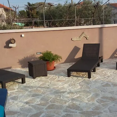 Holiday Bakija Pakostane